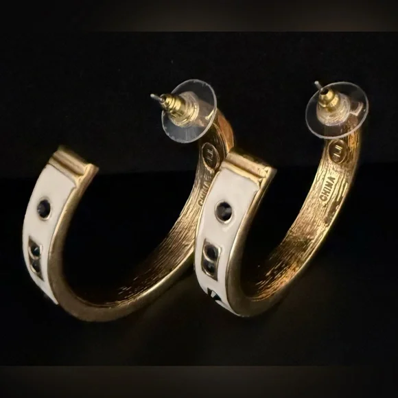 NWOT Kenneth Jay Lane Gold Tone & Cream Enamel Hoops. Artfully Designed. - Picture 6 of 6